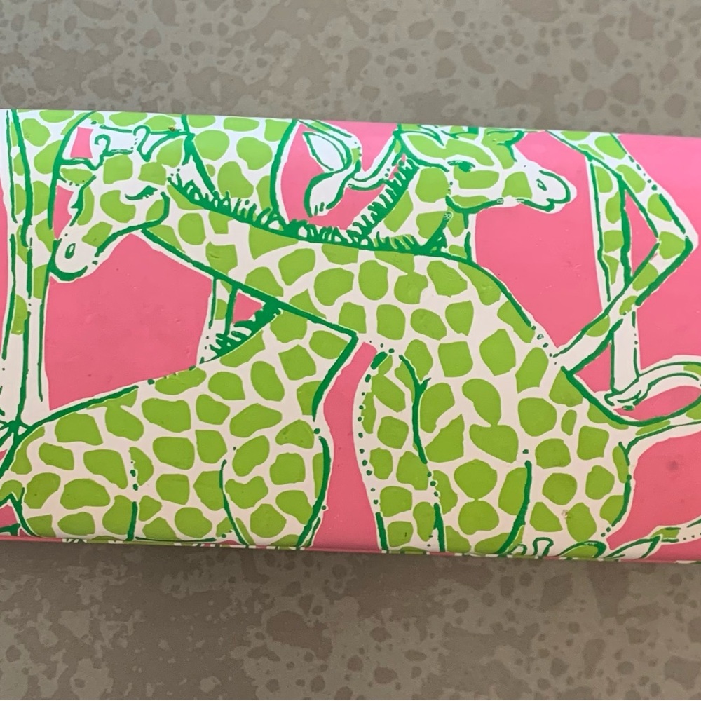 Lilly Pulitzer pink and green giraffe print hard eye glass case